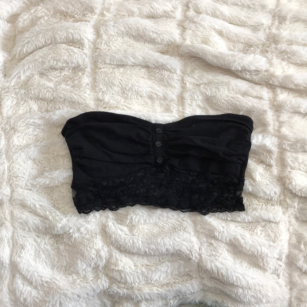 Black lace and button bandeau crop top💐